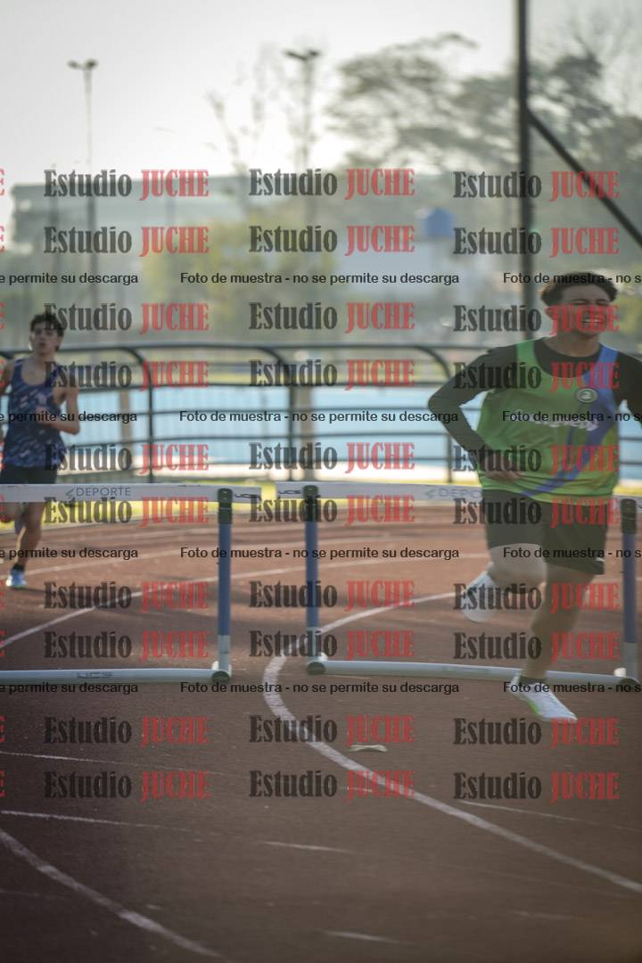 Fotos de los 295 m con vallas de varones