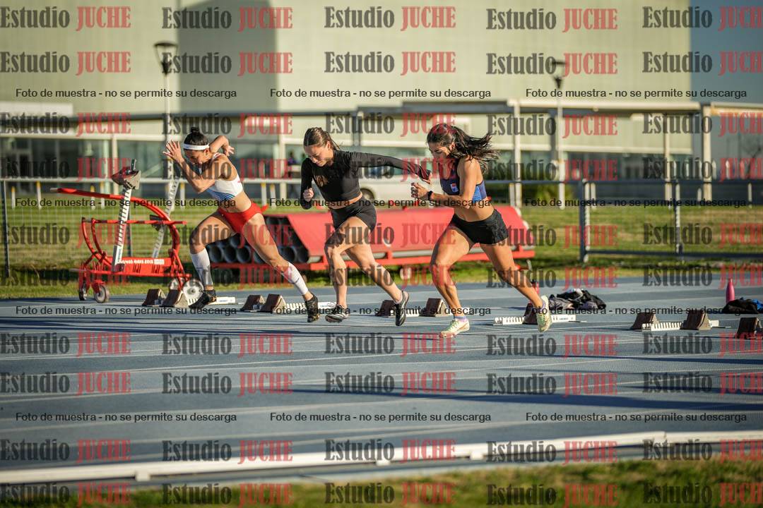Fotos de los 100 m con vallas de mujeres - heptatlón 1