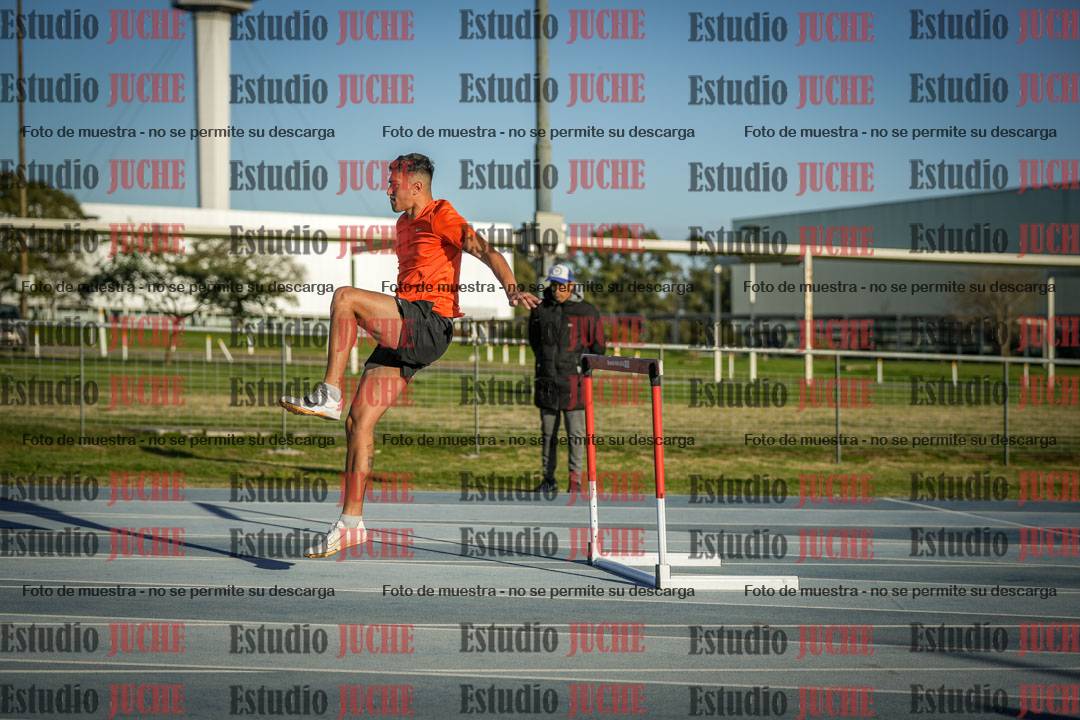 Fotos de los 110 m con vallas de varones - decatlón 6