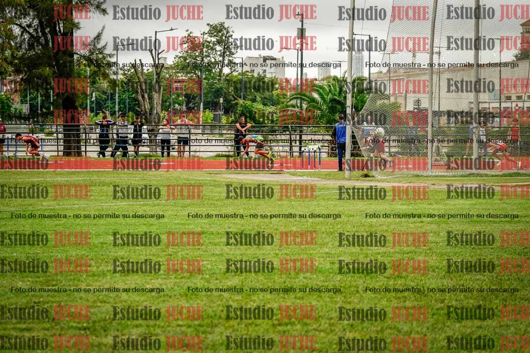 Fotos de los 295 m con vallas de varones