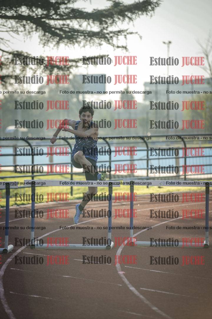 Fotos de los 295 m con vallas de varones