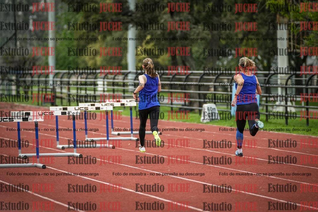 Fotos de los 295 m con vallas de mujeres - U16