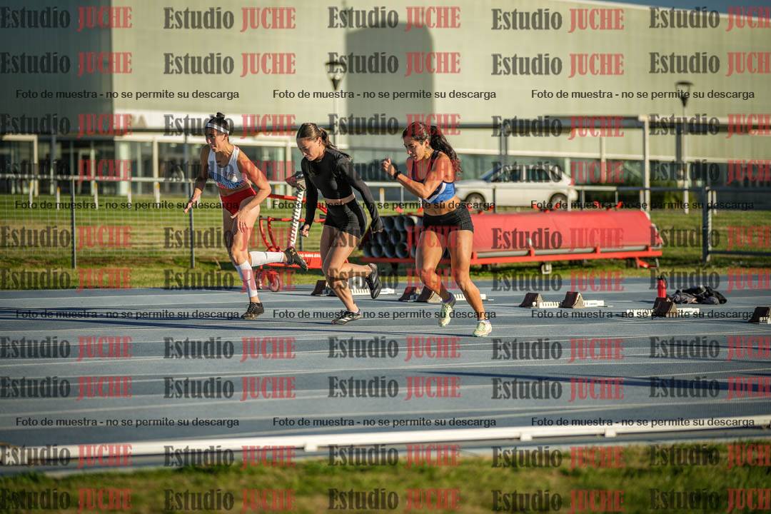 Fotos de los 100 m con vallas de mujeres - heptatlón 1