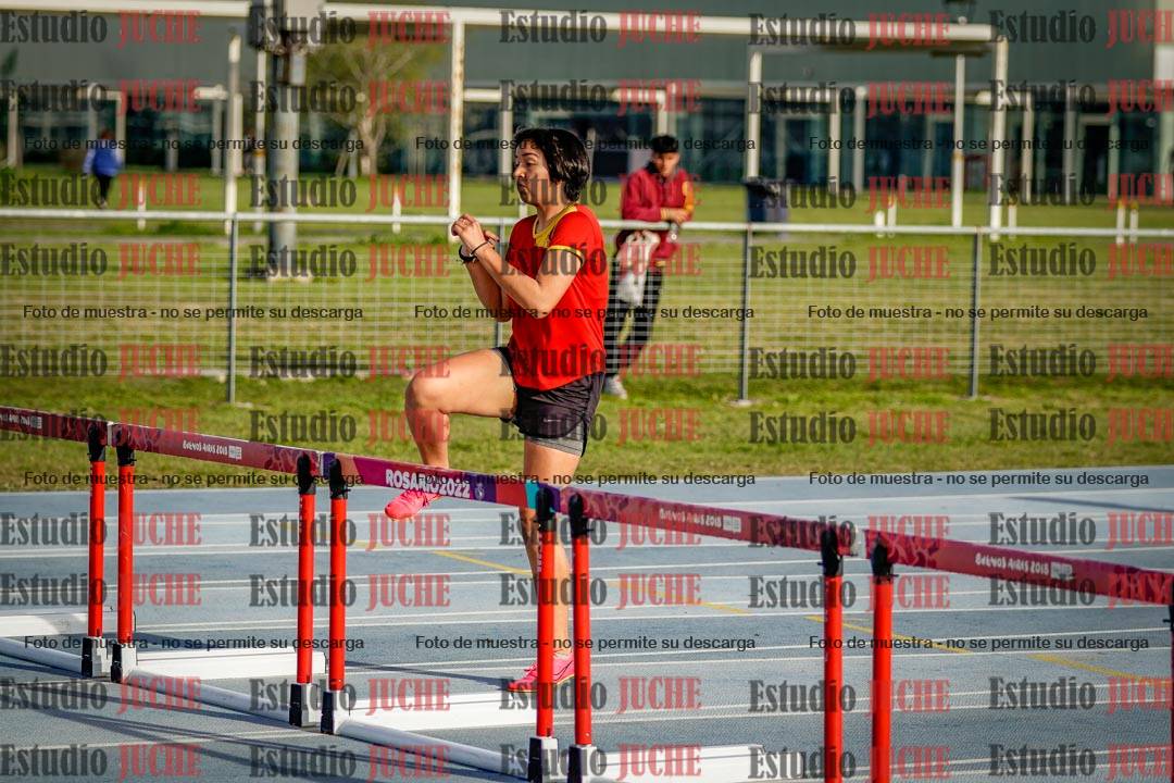 Fotos de los 100 m con vallas de mujeres - heptatlón 1
