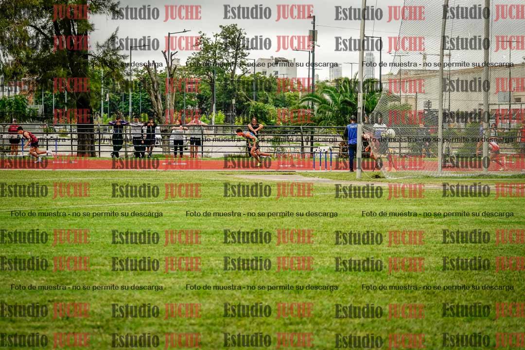 Fotos de los 295 m con vallas de varones