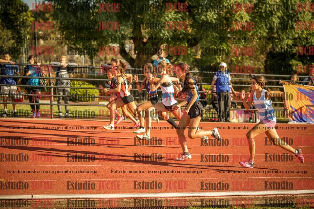 Fotos de los 80 m con vallas de mujeres - U16