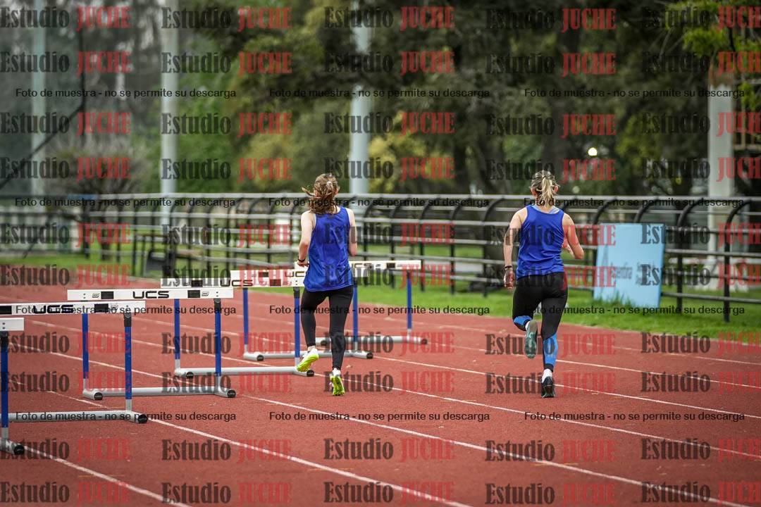 Fotos de los 295 m con vallas de mujeres - U16