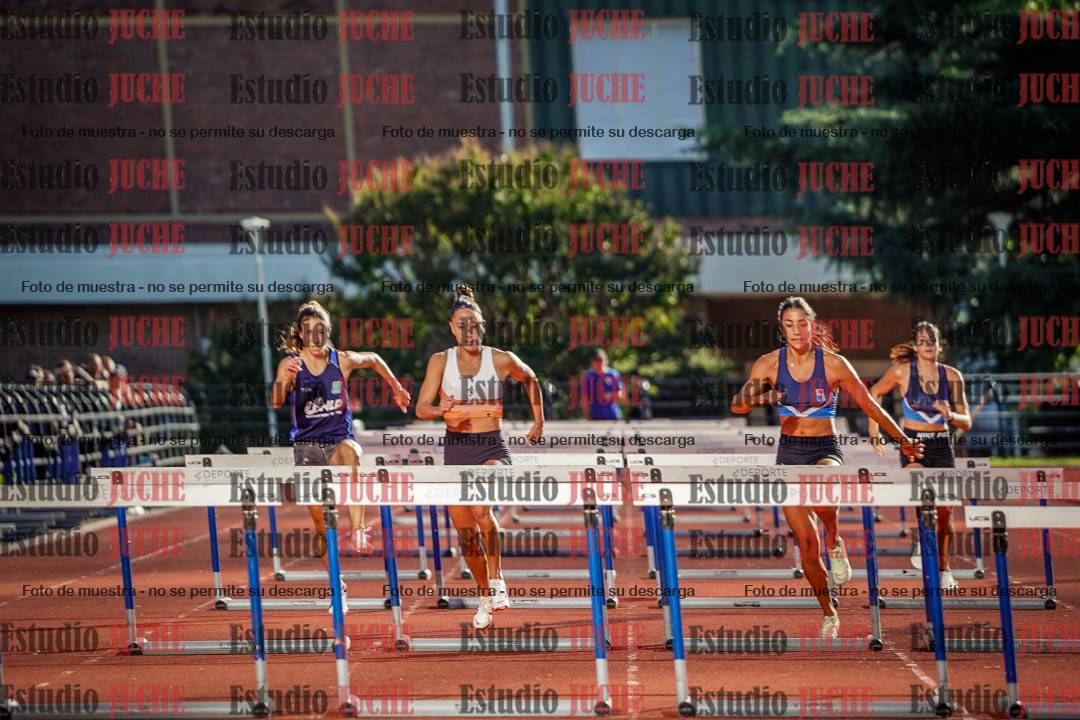 Fotos de los 100 m con vallas de mujeres - heptatlón 1