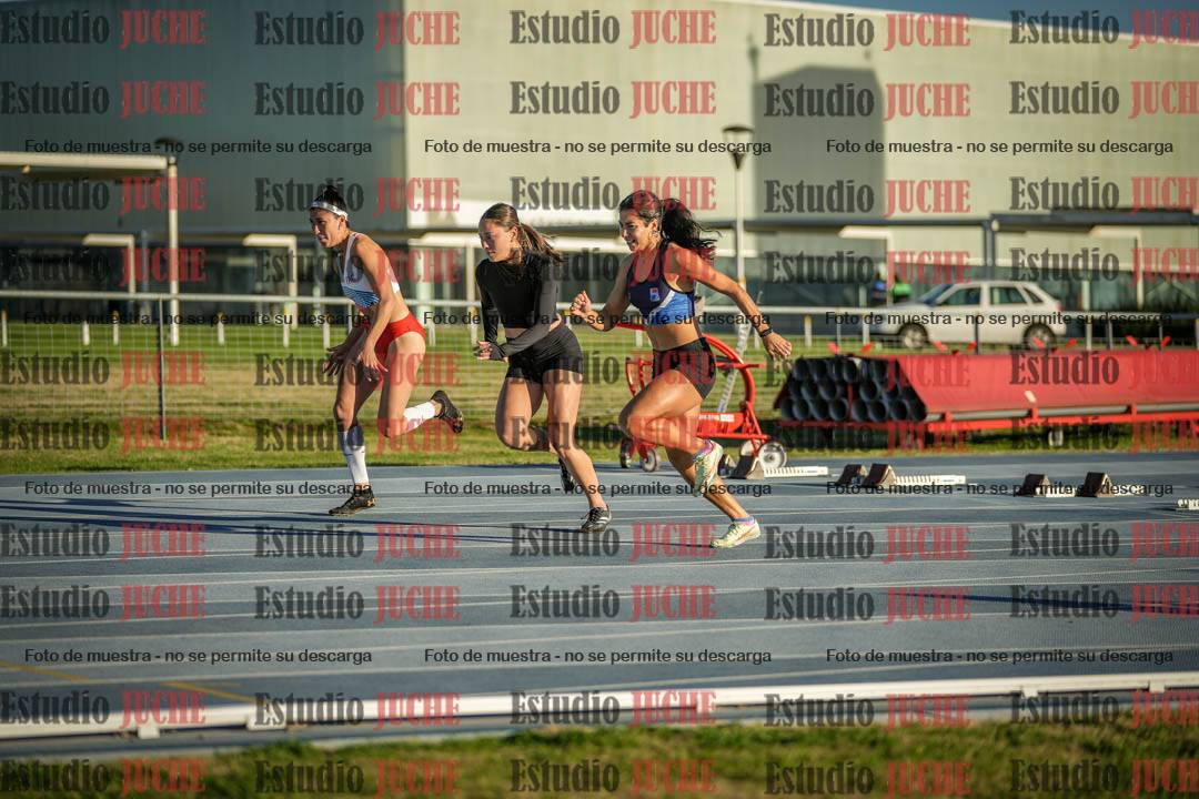 Fotos de los 100 m con vallas de mujeres - heptatlón 1