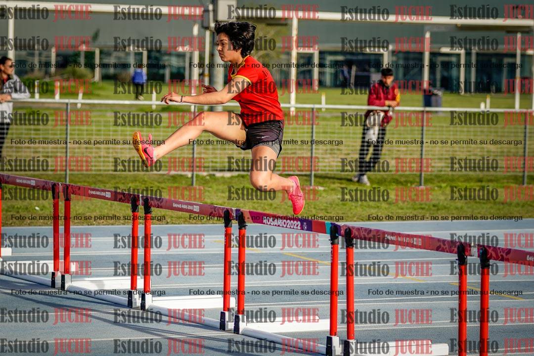 Fotos de los 100 m con vallas de mujeres - heptatlón 1