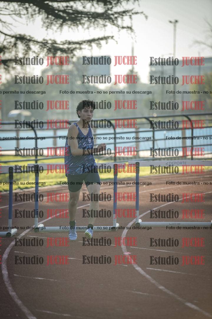 Fotos de los 295 m con vallas de varones