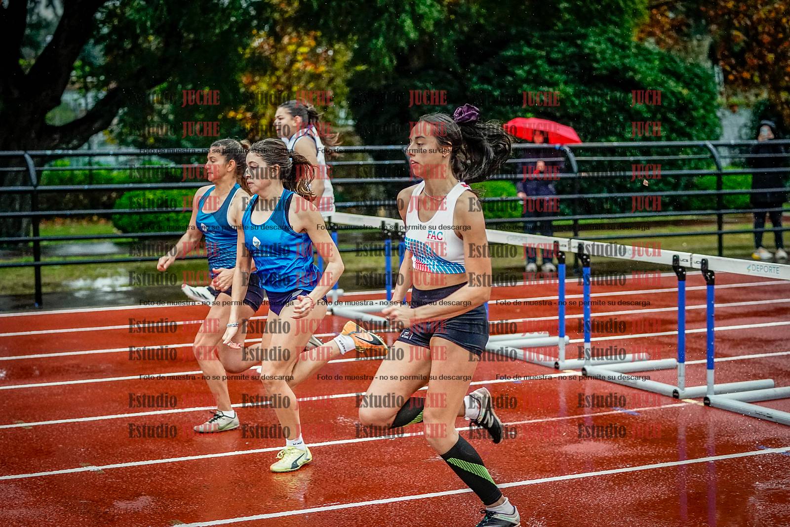 Fotos de los 100 m con vallas de mujeres - heptatlón 1