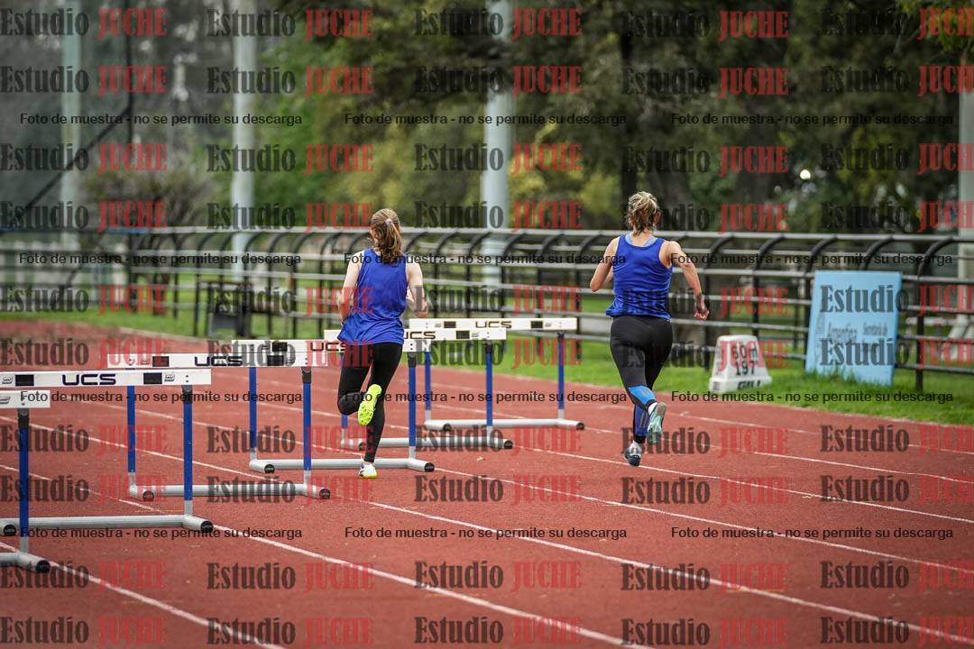 Fotos de los 295 m con vallas de mujeres - U16
