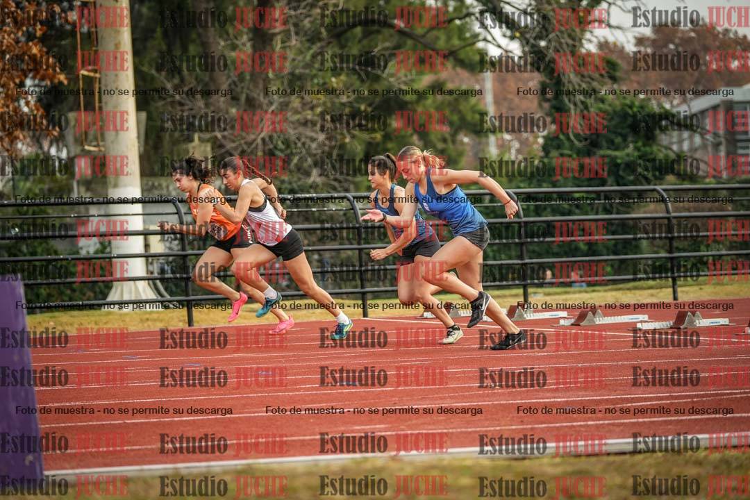 Fotos de los 100 m con vallas de mujeres - heptatlón 1
