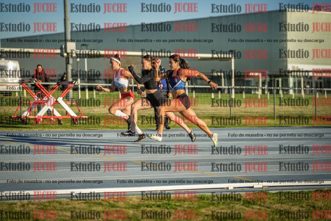 Fotos de los 100 m con vallas de mujeres - heptatlón 1