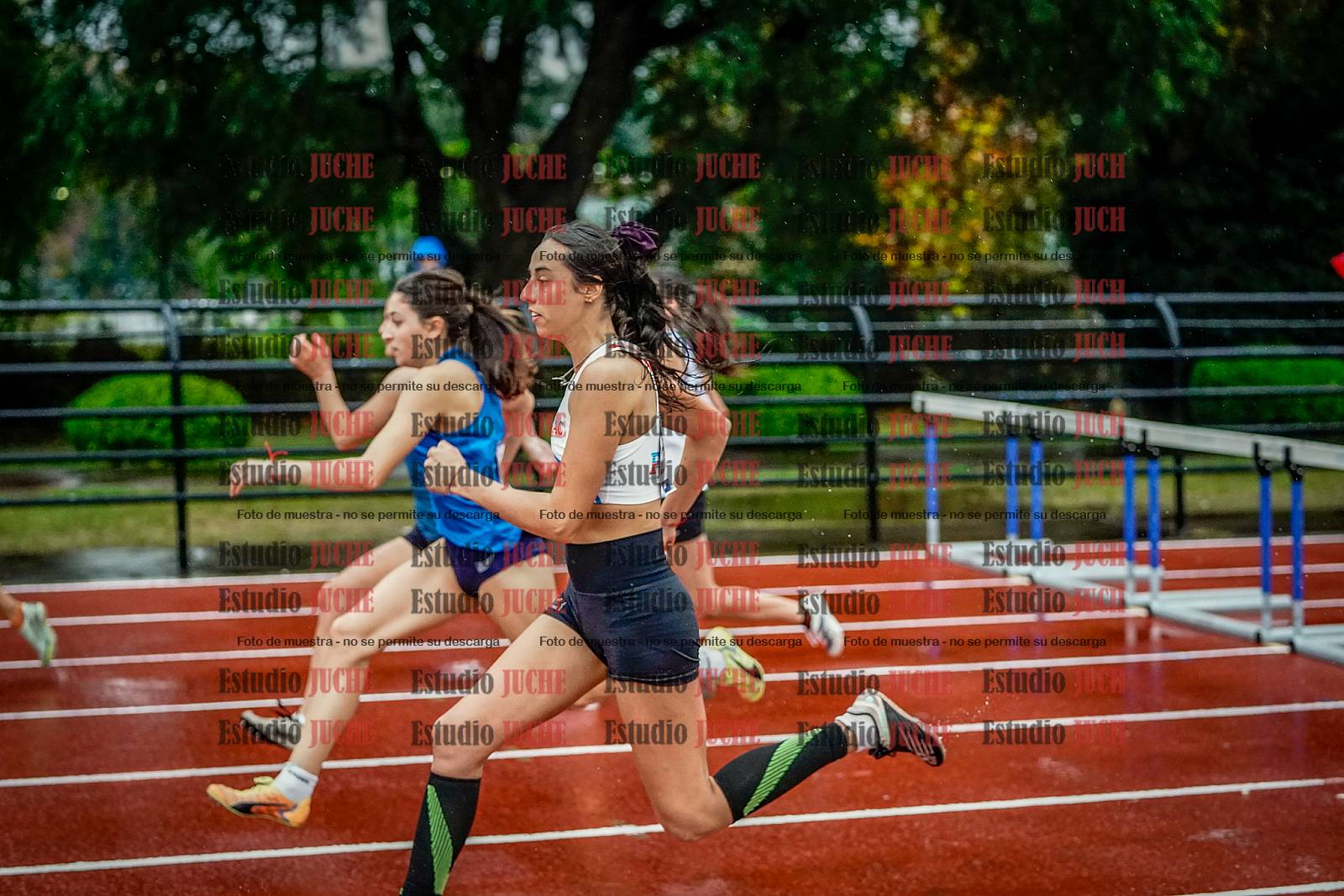 Fotos de los 100 m con vallas de mujeres - heptatlón 1