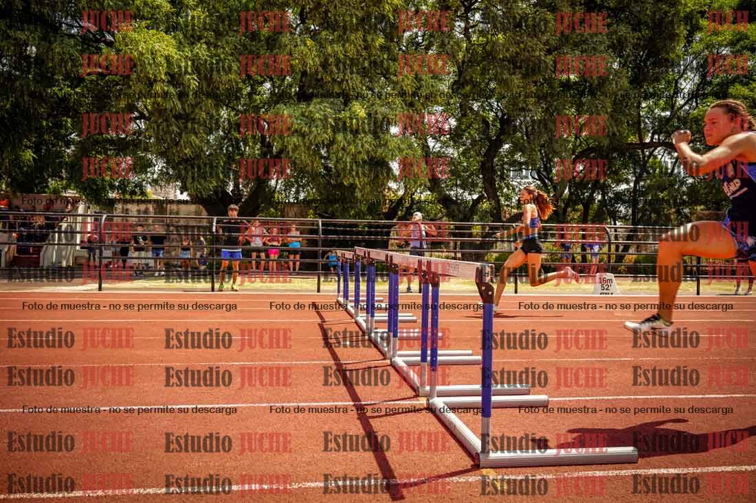 Fotos de los 100 m con vallas de mujeres