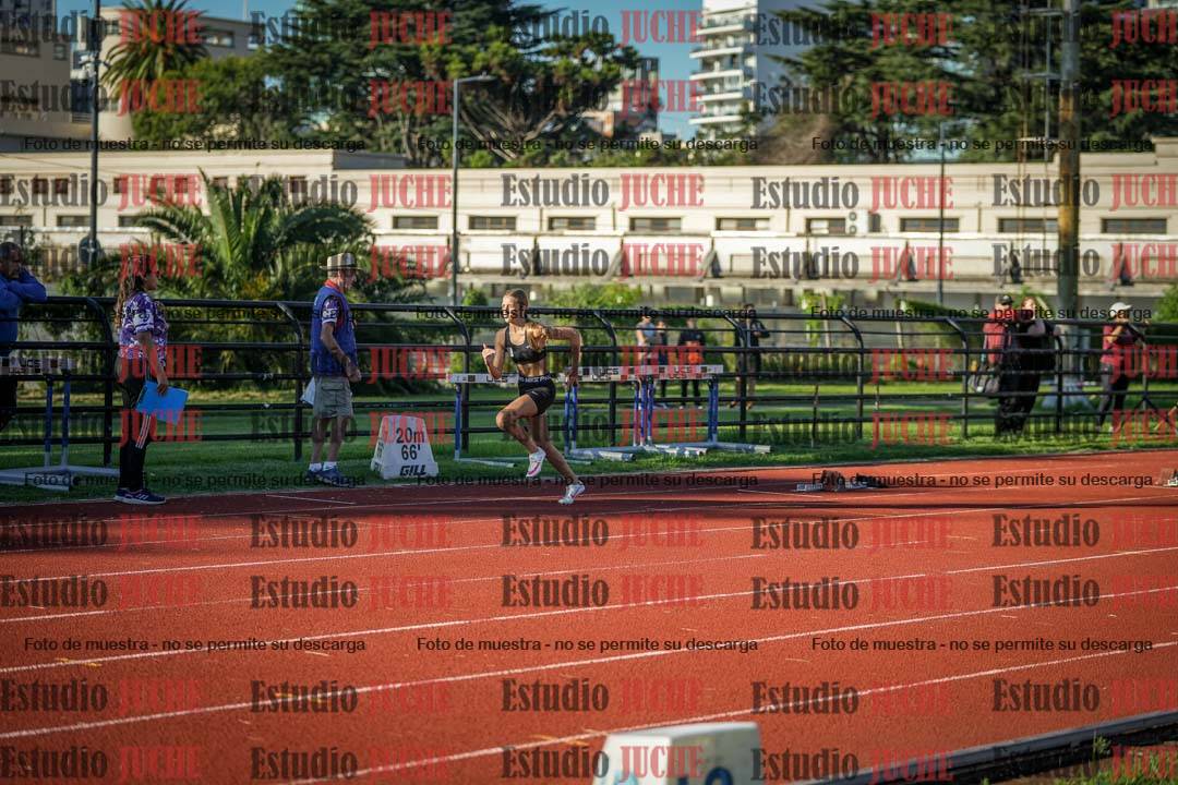 Fotos de los 295 m con vallas de mujeres