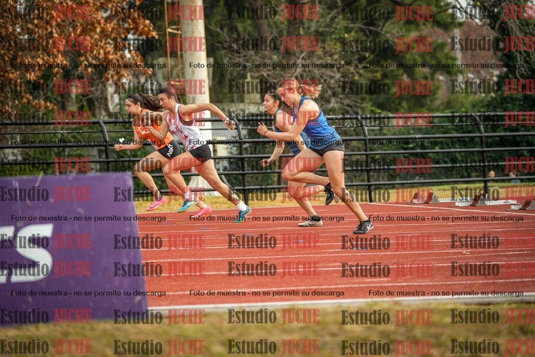 Fotos de los 100 m con vallas de mujeres - heptatlón 1