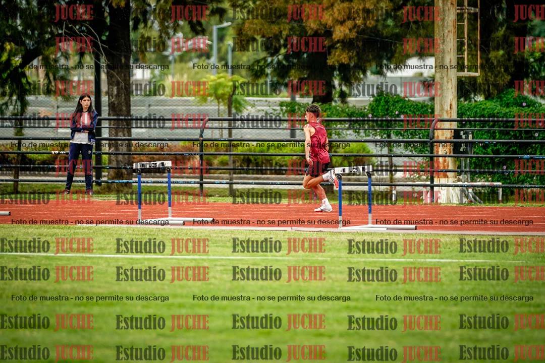 Fotos de los 295 m con vallas de varones