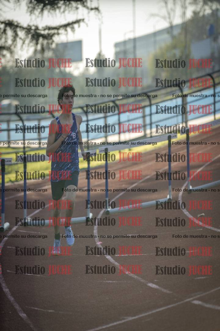 Fotos de los 295 m con vallas de varones
