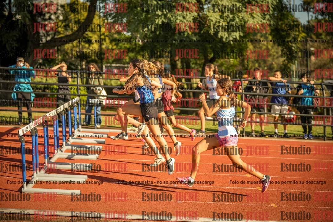 Fotos de los 80 m con vallas de mujeres - U16