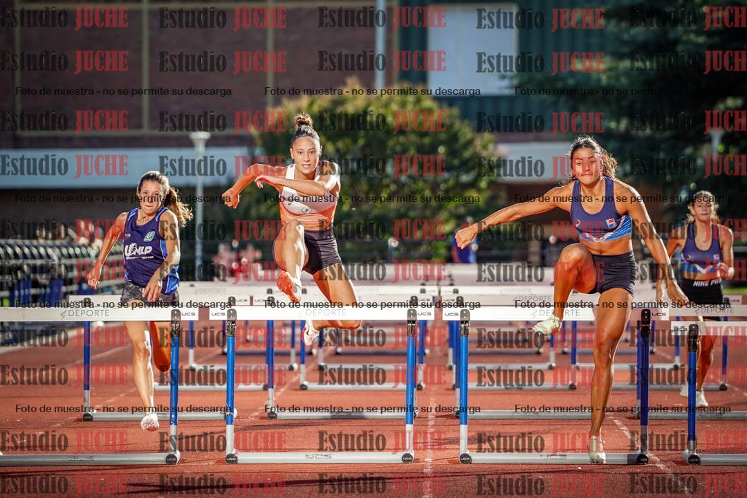 Fotos de los 100 m con vallas de mujeres - heptatlón 1