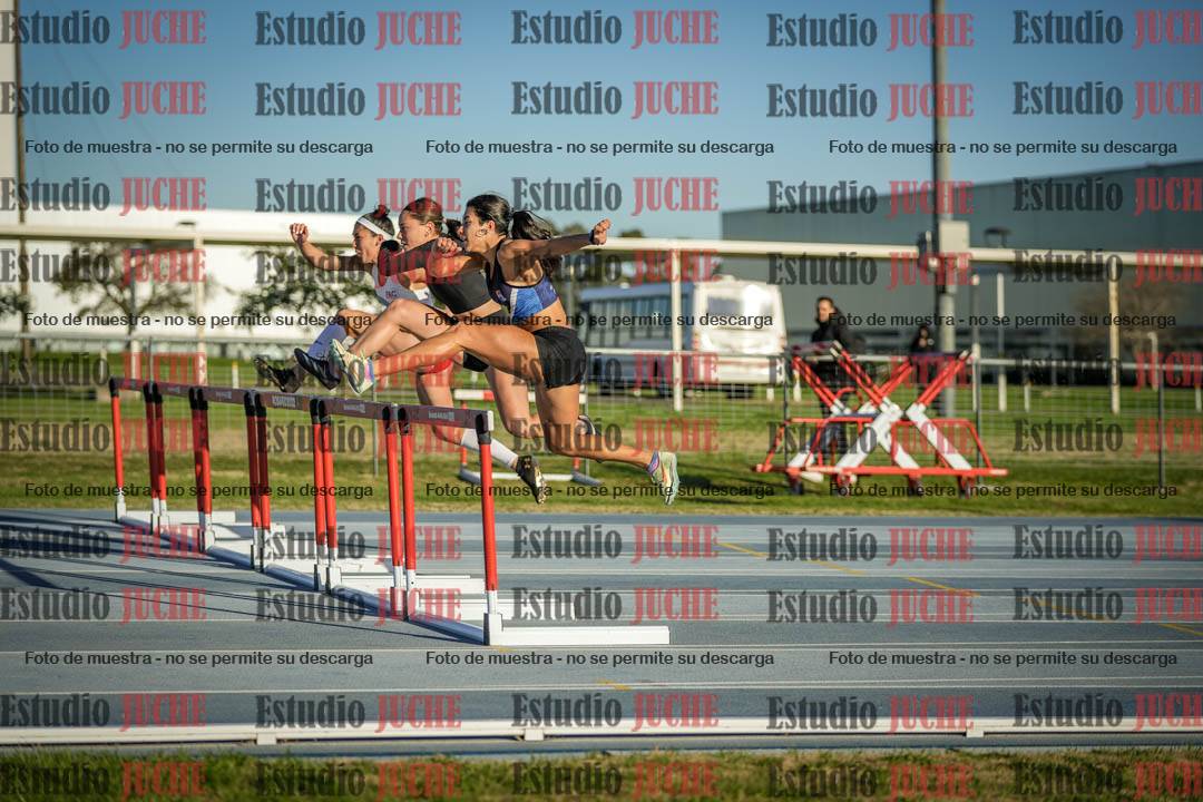 Fotos de los 100 m con vallas de mujeres - heptatlón 1