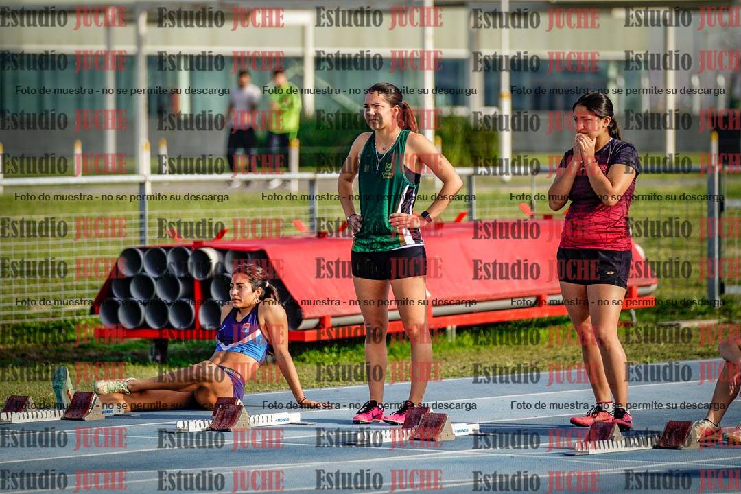 Fotos de los 100 m con vallas de mujeres - heptatlón 1