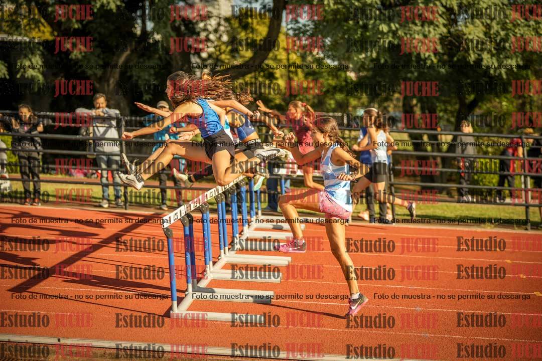 Fotos de los 80 m con vallas de mujeres - U16