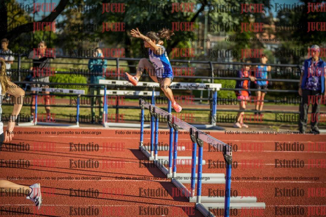 Fotos de los 80 m con vallas de mujeres - U16