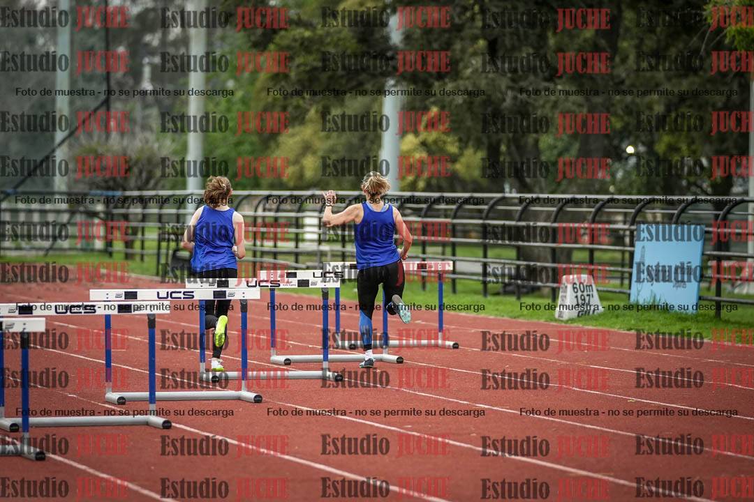 Fotos de los 295 m con vallas de mujeres - U16
