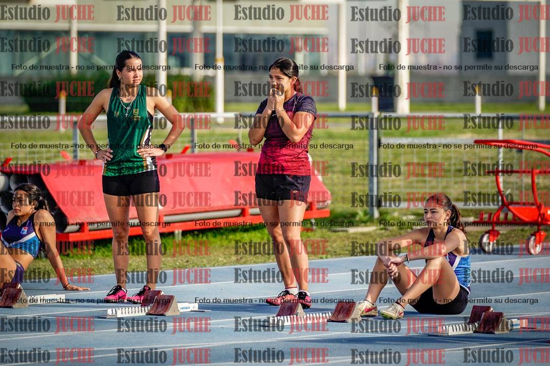 Fotos de los 100 m con vallas de mujeres - heptatlón 1