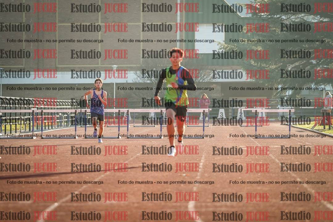 Fotos de los 295 m con vallas de varones