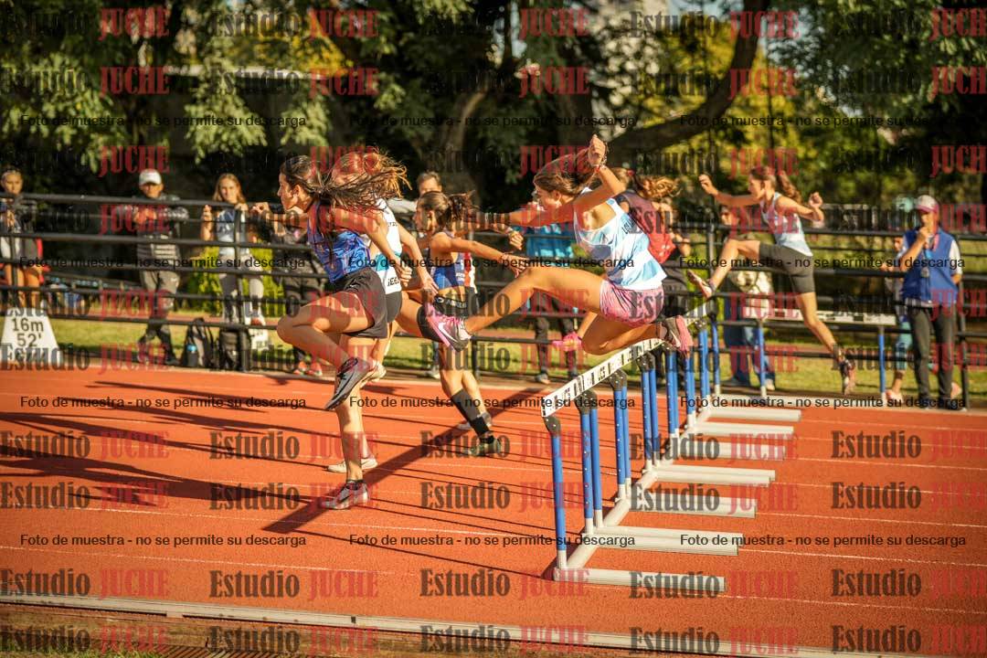 Fotos de los 80 m con vallas de mujeres - U16