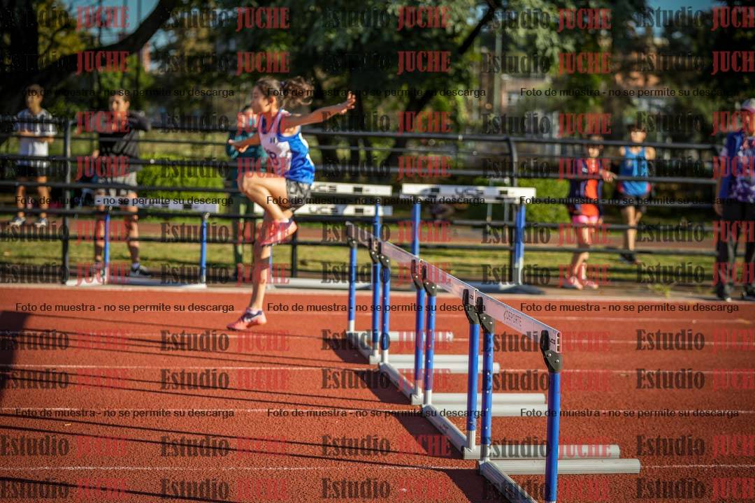 Fotos de los 80 m con vallas de mujeres - U16