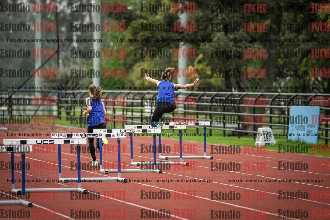 Fotos de los 295 m con vallas de mujeres - U16