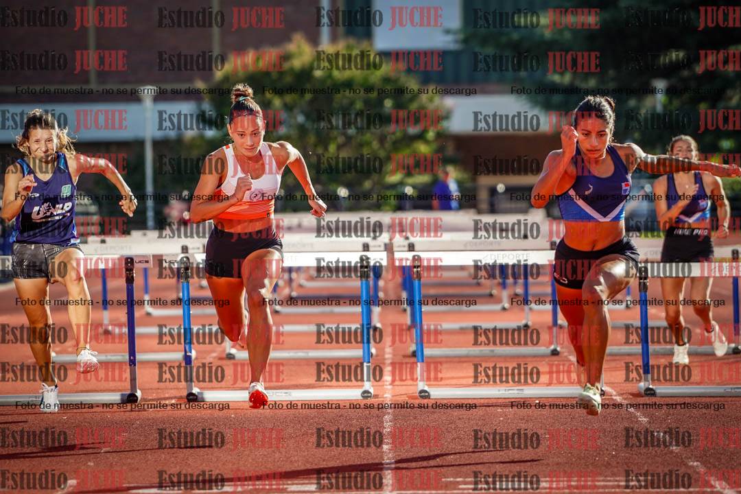 Fotos de los 100 m con vallas de mujeres - heptatlón 1
