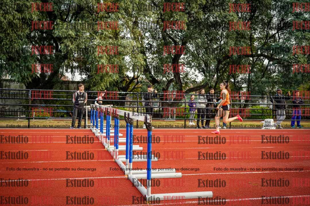 Fotos de los 100 m con vallas de mujeres - heptatlón 1