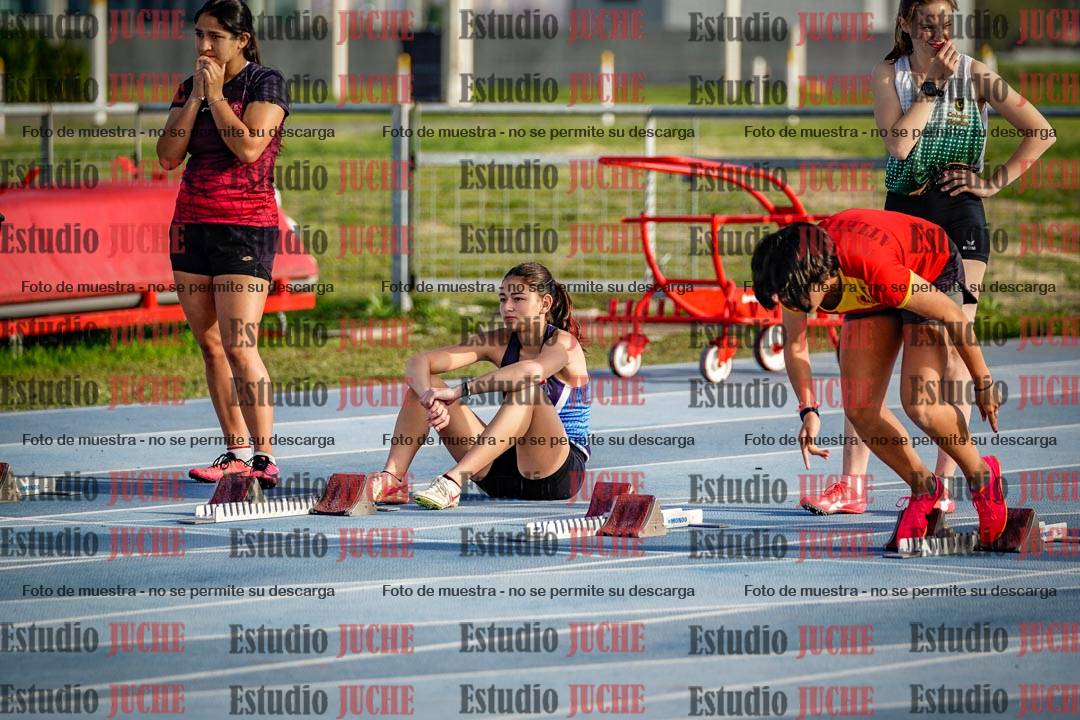 Fotos de los 100 m con vallas de mujeres - heptatlón 1
