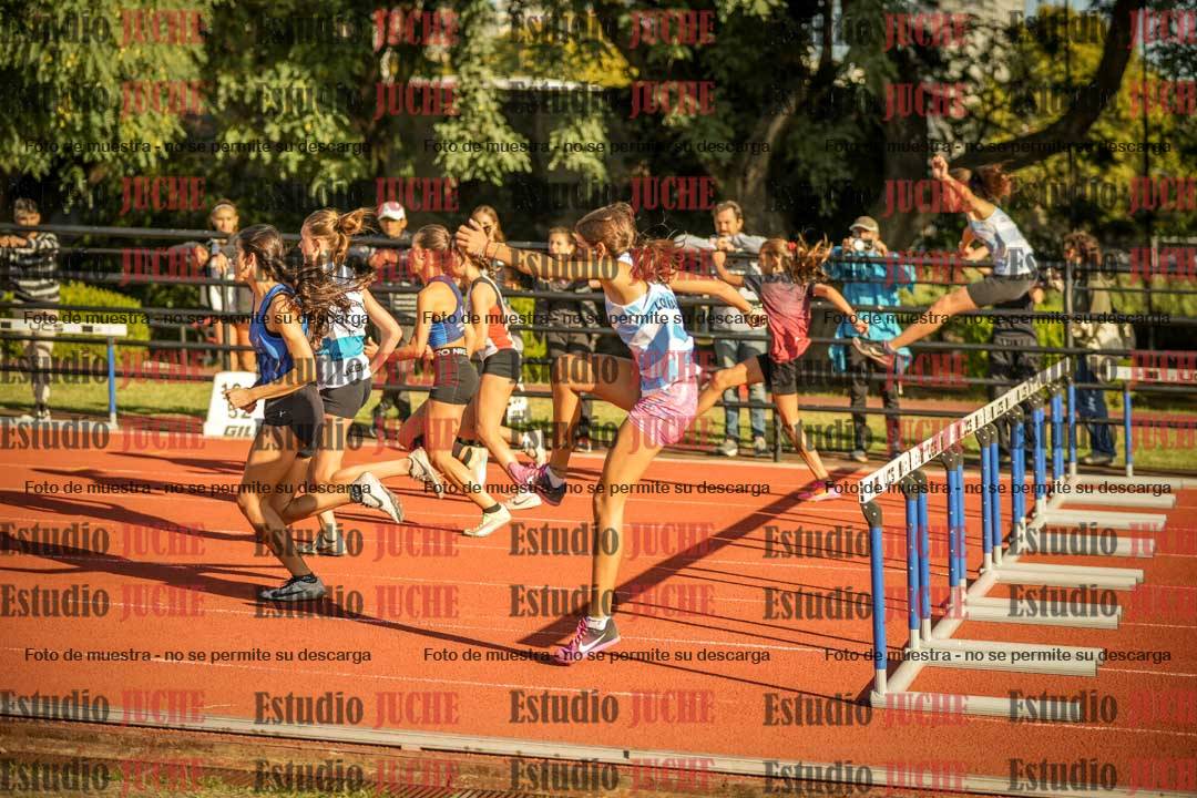 Fotos de los 80 m con vallas de mujeres - U16
