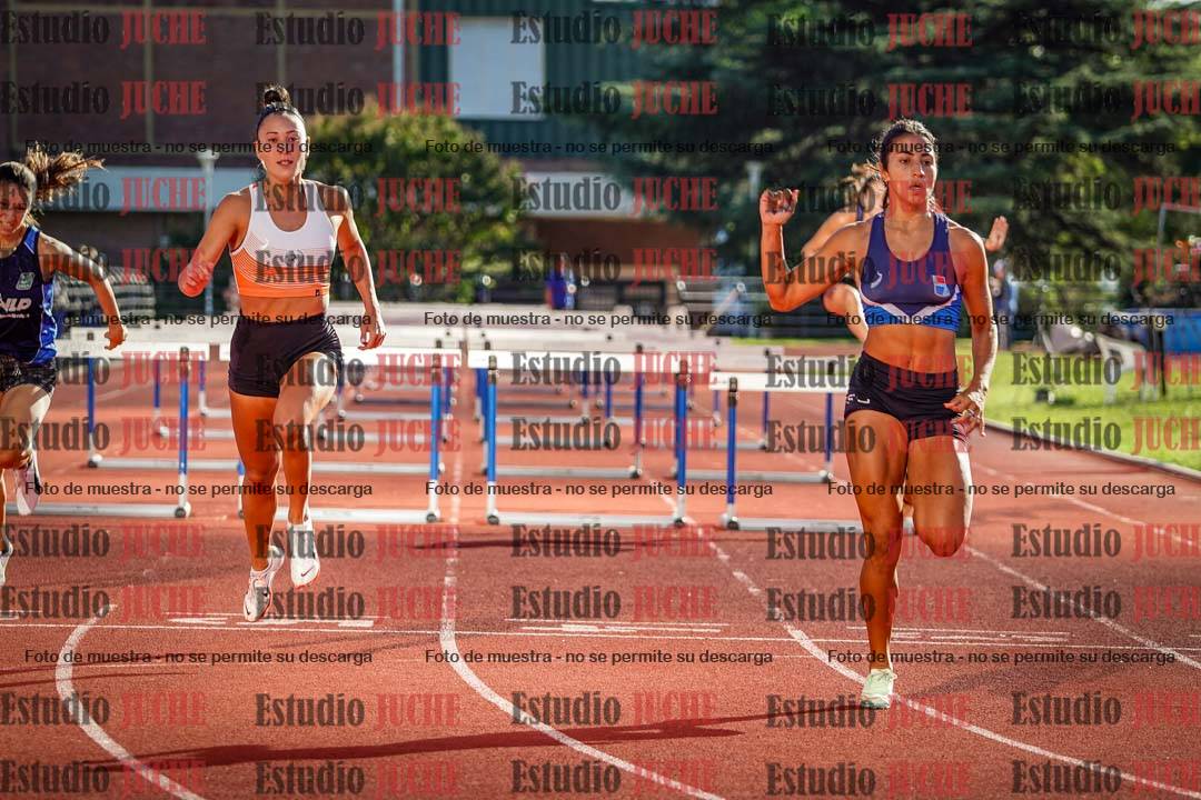 Fotos de los 100 m con vallas de mujeres - heptatlón 1