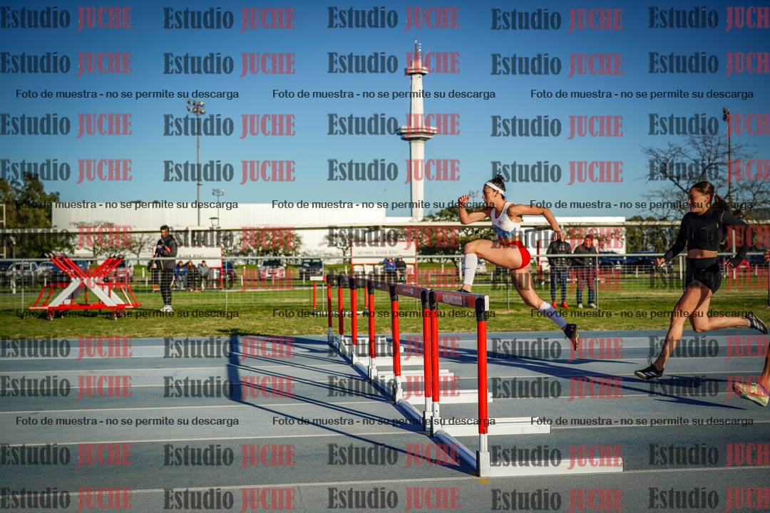 Fotos de los 100 m con vallas de mujeres - heptatlón 1