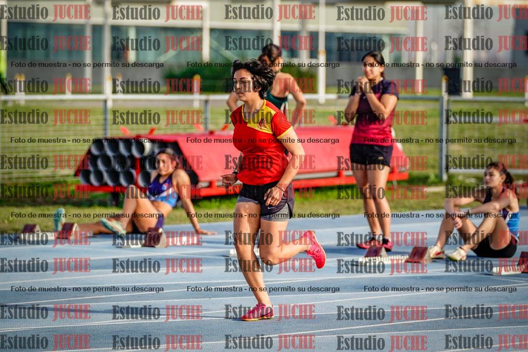 Fotos de los 100 m con vallas de mujeres - heptatlón 1