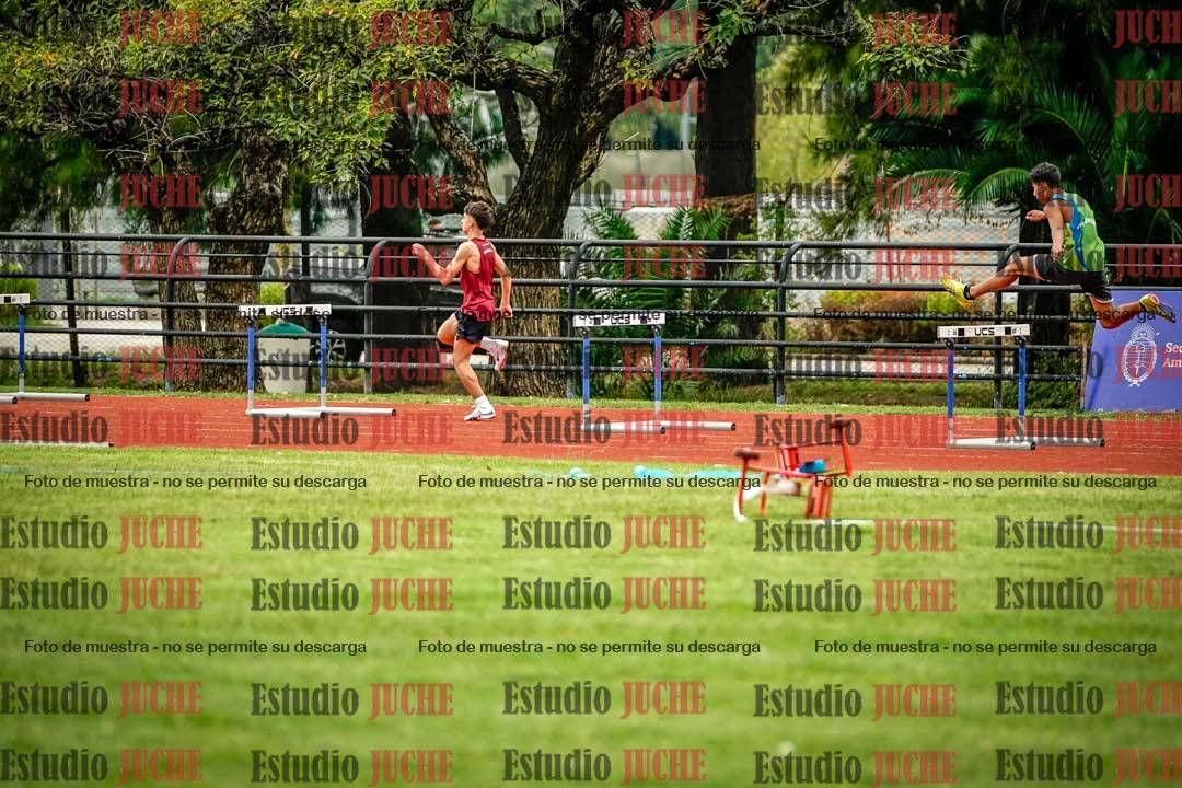 Fotos de los 295 m con vallas de varones