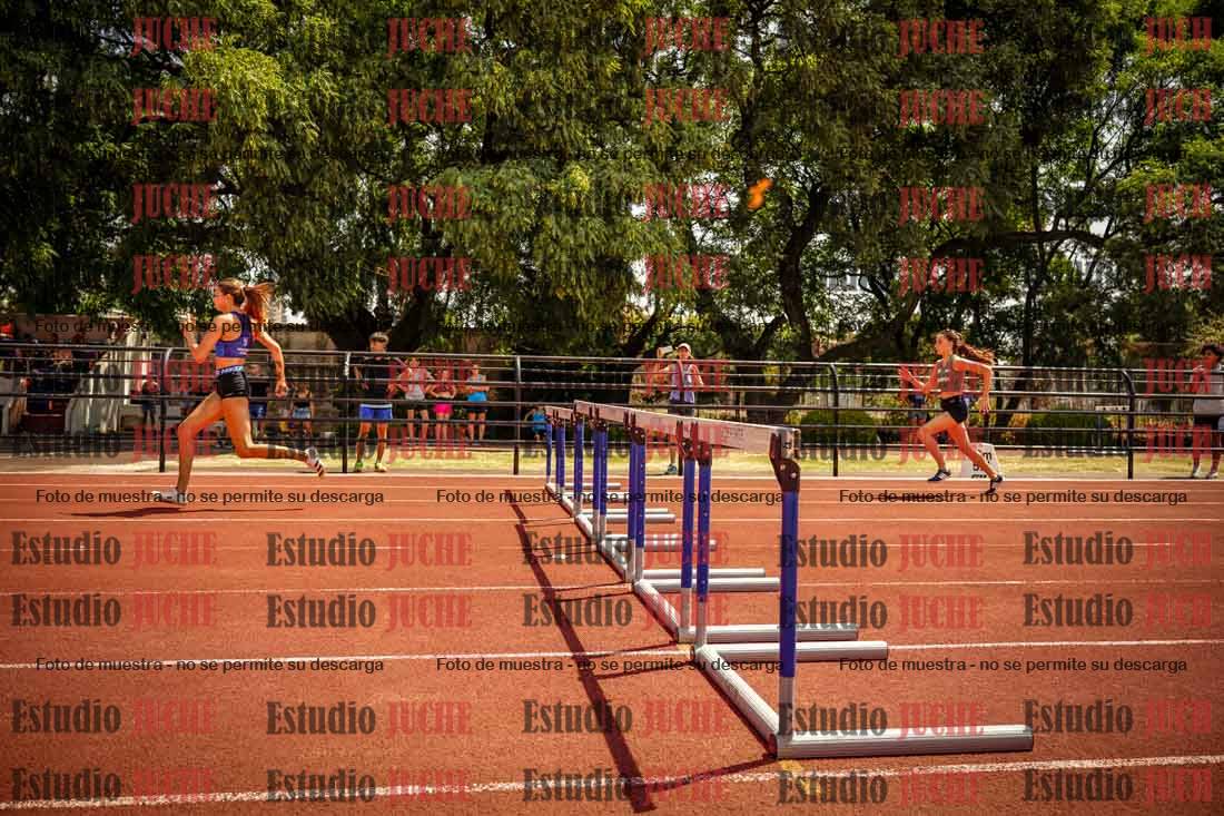 Fotos de los 100 m con vallas de mujeres