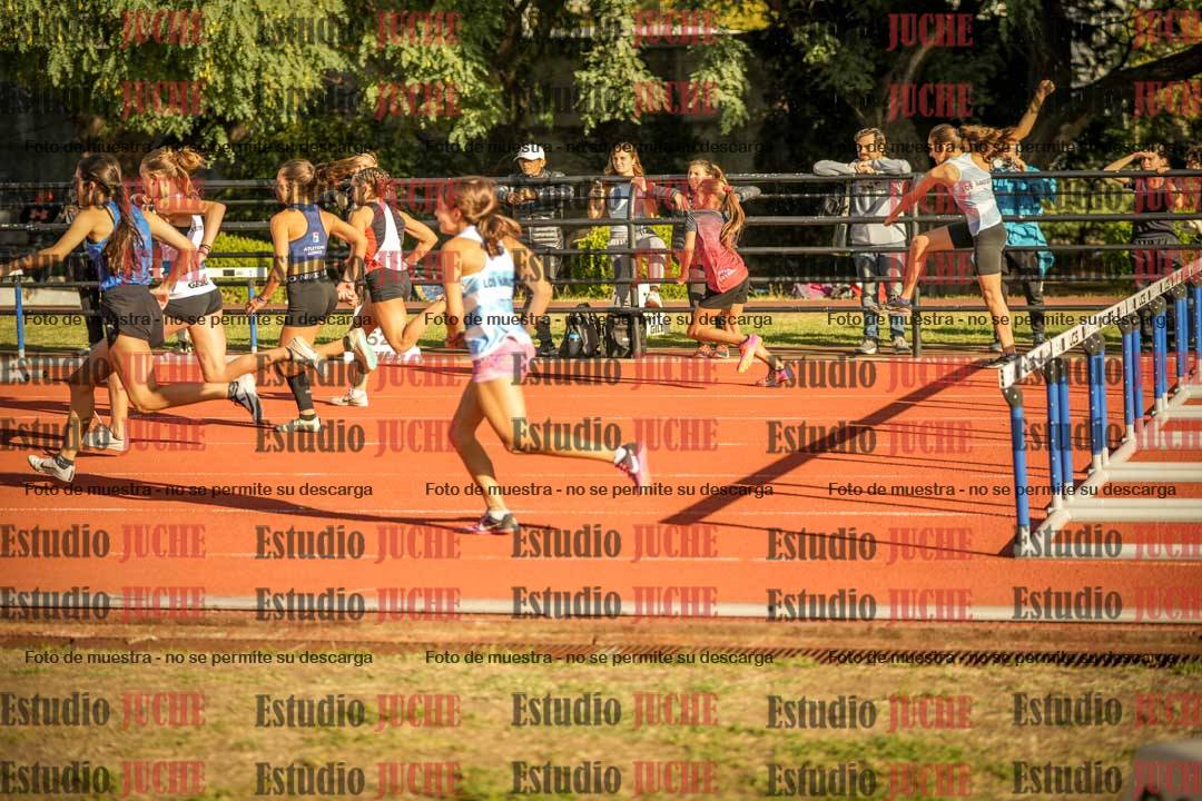 Fotos de los 80 m con vallas de mujeres - U16