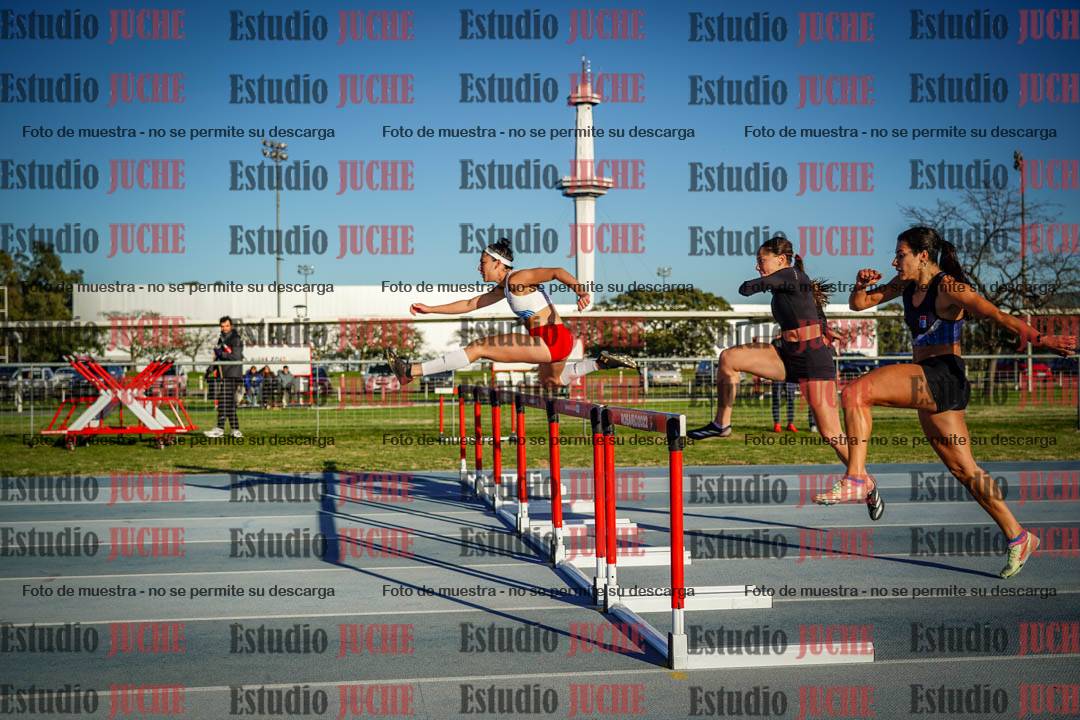 Fotos de los 100 m con vallas de mujeres - heptatlón 1