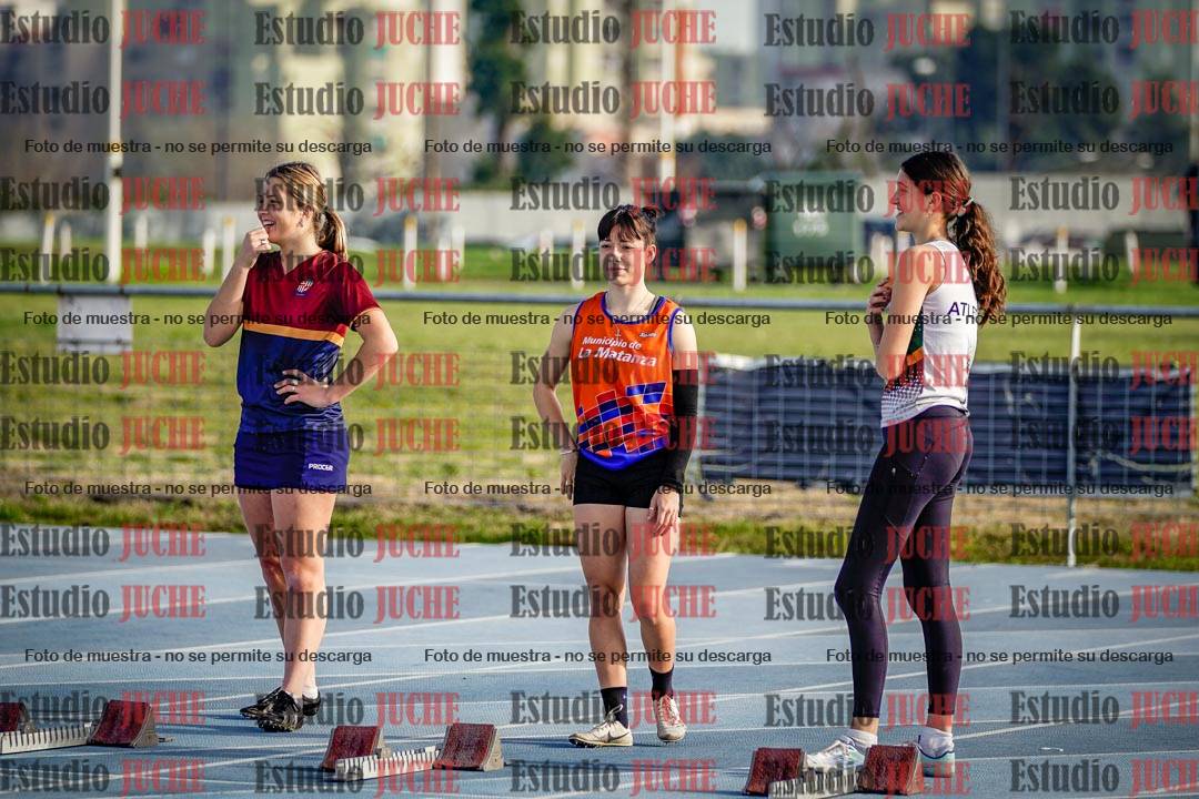 Fotos de los 100 m con vallas de mujeres - heptatlón 1