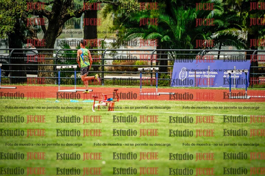 Fotos de los 295 m con vallas de varones